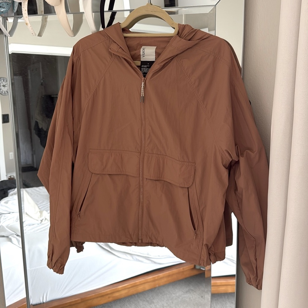 Vuori | Hooded Rain Jacket | Size M
